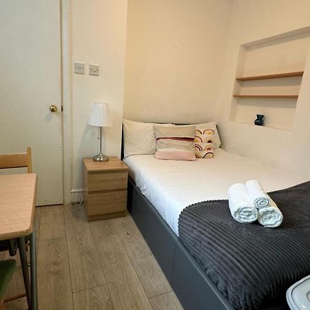 En-Suite Near Everything. Shepherd'S Bush - ロンドン エクステリア 写真